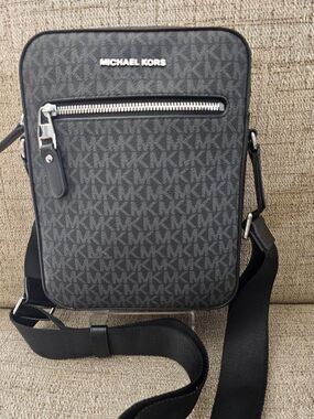 Michael Kors MK Signature Logo Jet Set Flight Crossbody Bag Black Gray NWOT